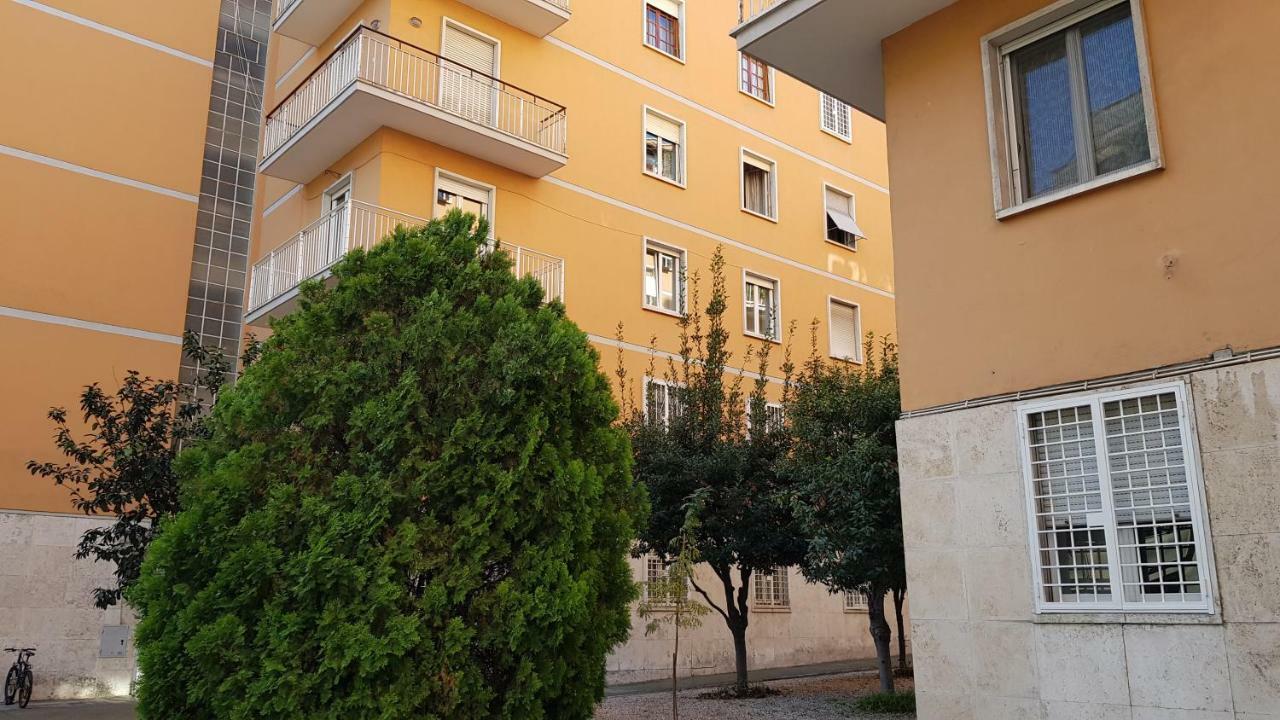 Bed&Bookofrome Apartment Bagian luar foto